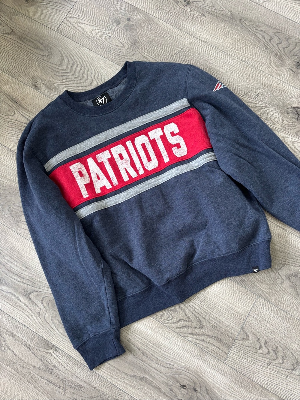 47 Navy & Red Patriots Crewneck Pull Over Sweatshirt - Men’s XXL